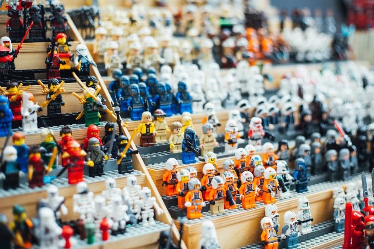 markus-spiske-XjD0kNkpq2E-unsplash collection of lego star wars characters