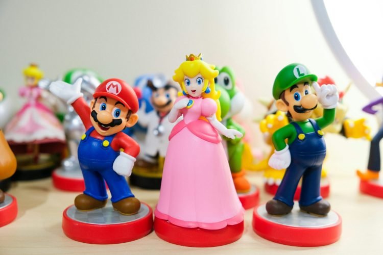 ryan-quintal-_LYYX-EPr30-unsplash mario, luigi, princess peach amiibo from nintendo super mario